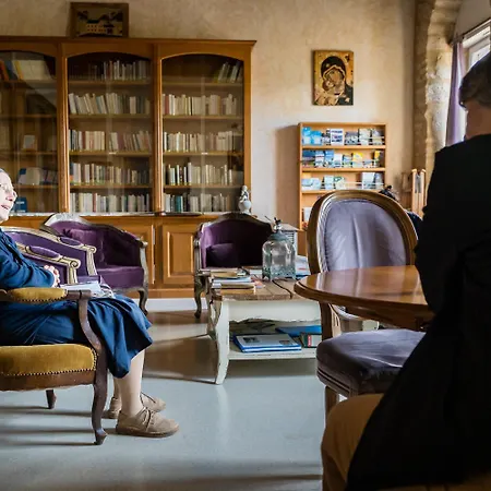 Accueil Du Couvent De Malet Saint-Côme-dʼOlt