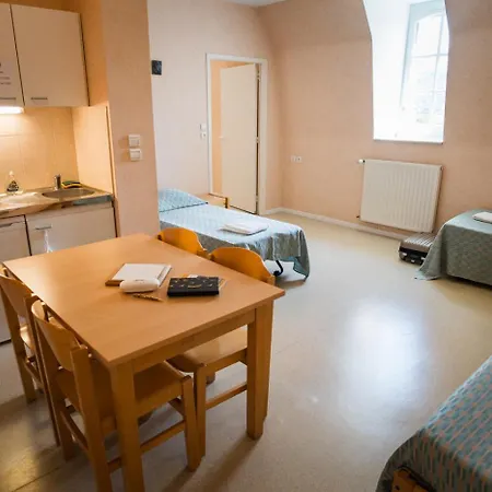 Accueil Du Couvent De Malet Saint-Côme-dʼOlt