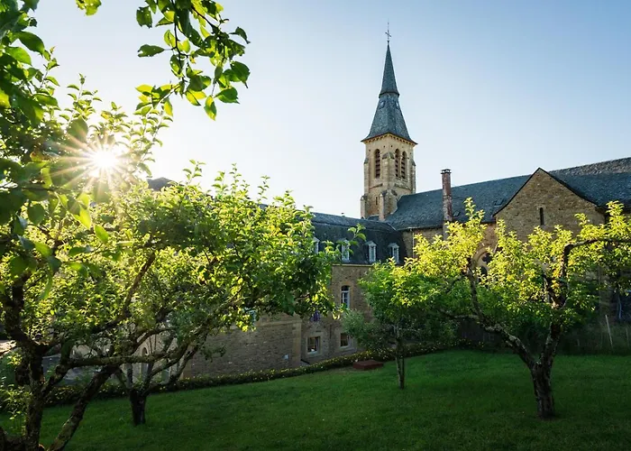 Hotel Accueil Du Couvent De Malet 2*