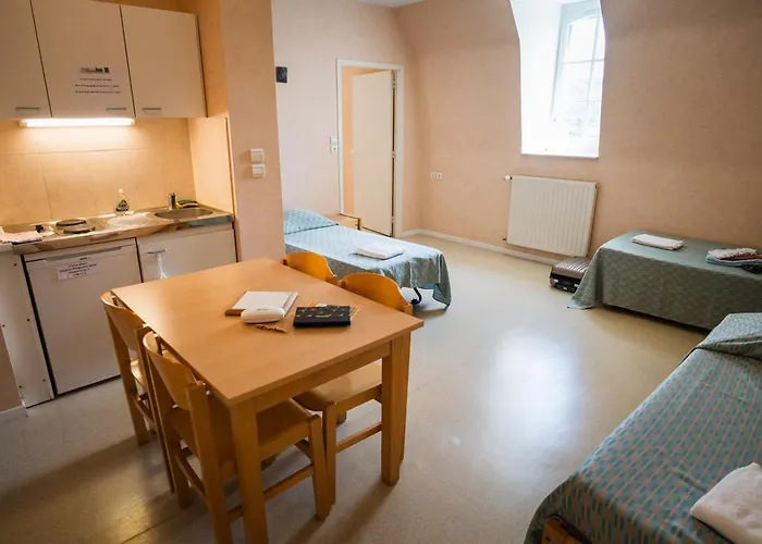 Accueil Du Couvent De Malet Saint-Côme-dʼOlt