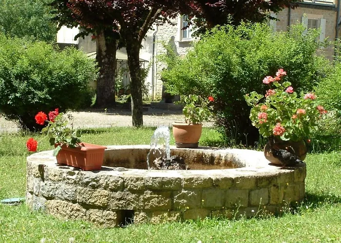 Hotel Accueil Du Couvent De Malet Saint-Côme-dʼOlt